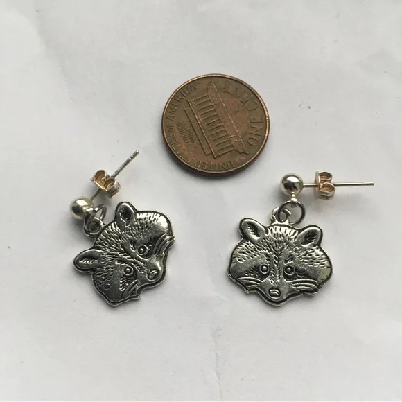 Raccoon dangle earrings - Picture 3 of 3